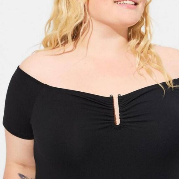 Torrid Women's Plus Size Foxy U-Bar Off-Shoulder Short Sleeve Top - Picture 5 of 6